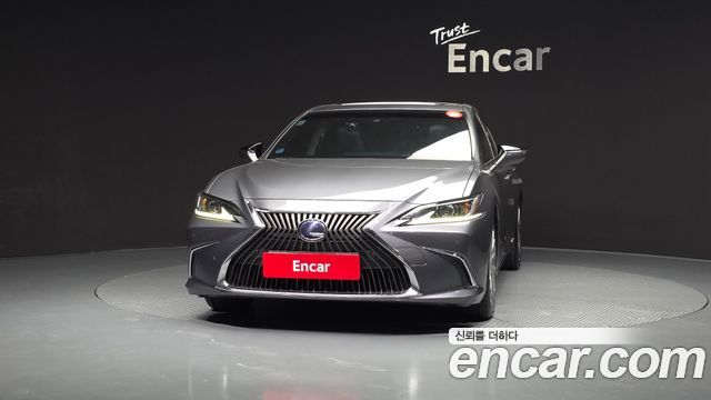Лексус ES300h 2019 — миниатюра 3