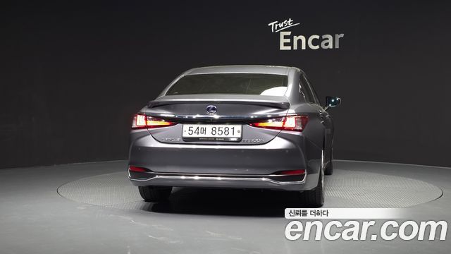 Лексус ES300h 2019 — миниатюра 4