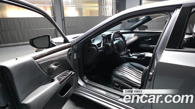 Лексус ES300h 2019 — миниатюра 10