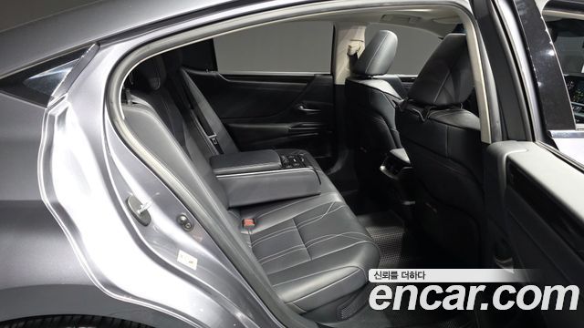 Лексус ES300h 2019 — миниатюра 12