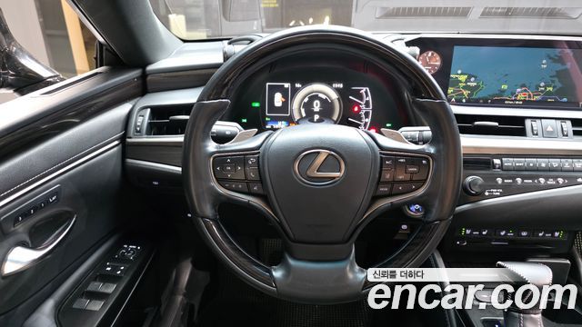 Лексус ES300h 2019 — миниатюра 13