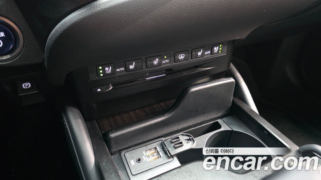 Лексус ES300h 2019 — миниатюра 17