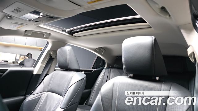 Лексус ES300h 2019 — миниатюра 18
