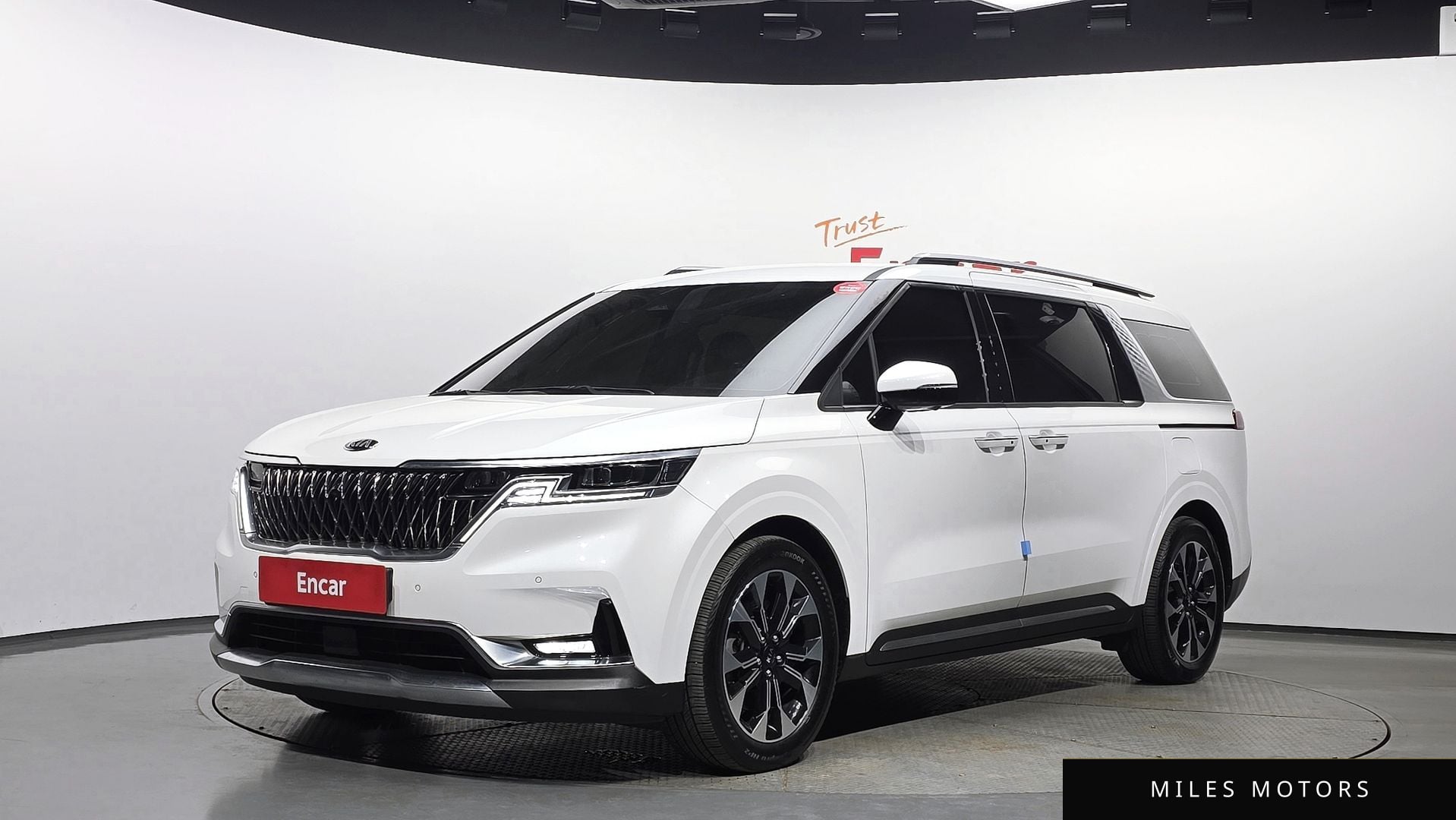 Kia Carnival 2021 — фото 1 из 12