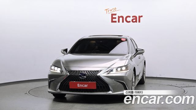 Лексус ES300h 2021 — миниатюра 3