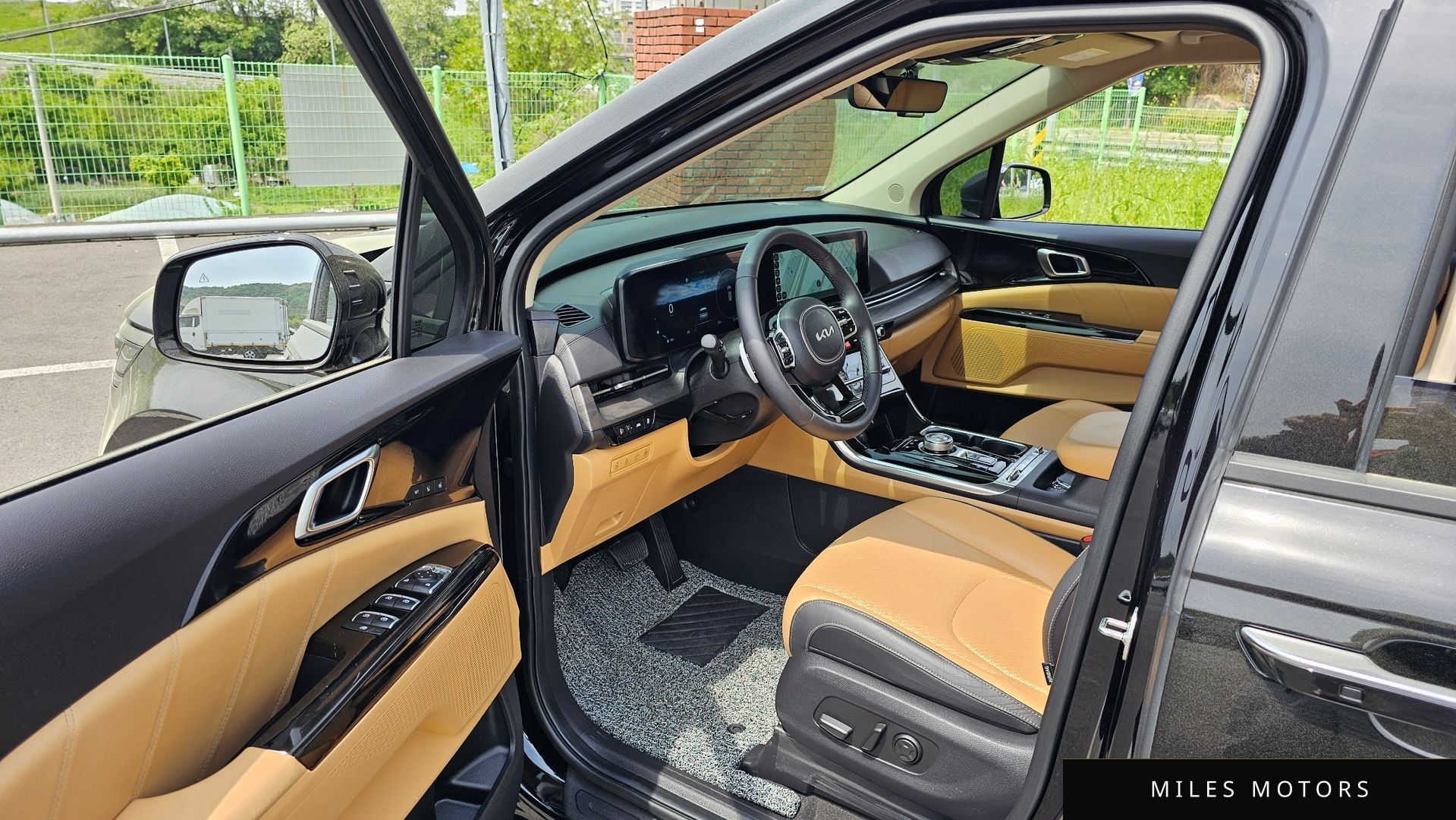 Kia Carnival 2023 — миниатюра 10