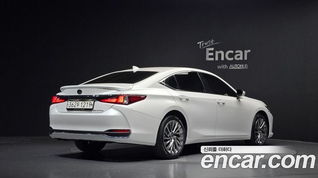 Лексус ES300h 2023 — миниатюра 2