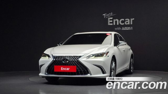 Лексус ES300h 2023 — миниатюра 3