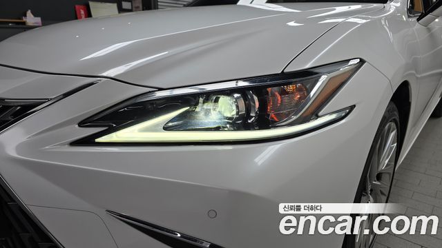 Лексус ES300h 2023 — миниатюра 8