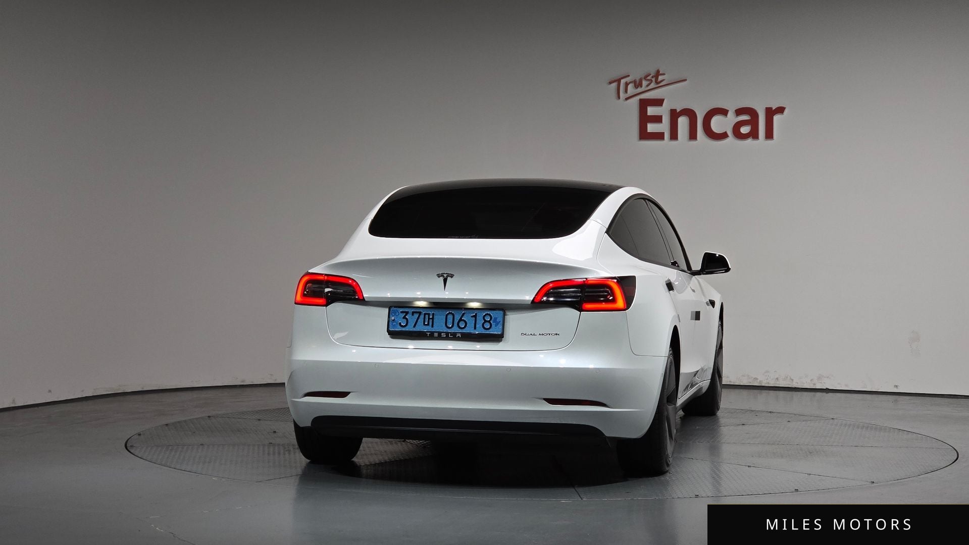 Tesla Model 3 2022 — миниатюра 3