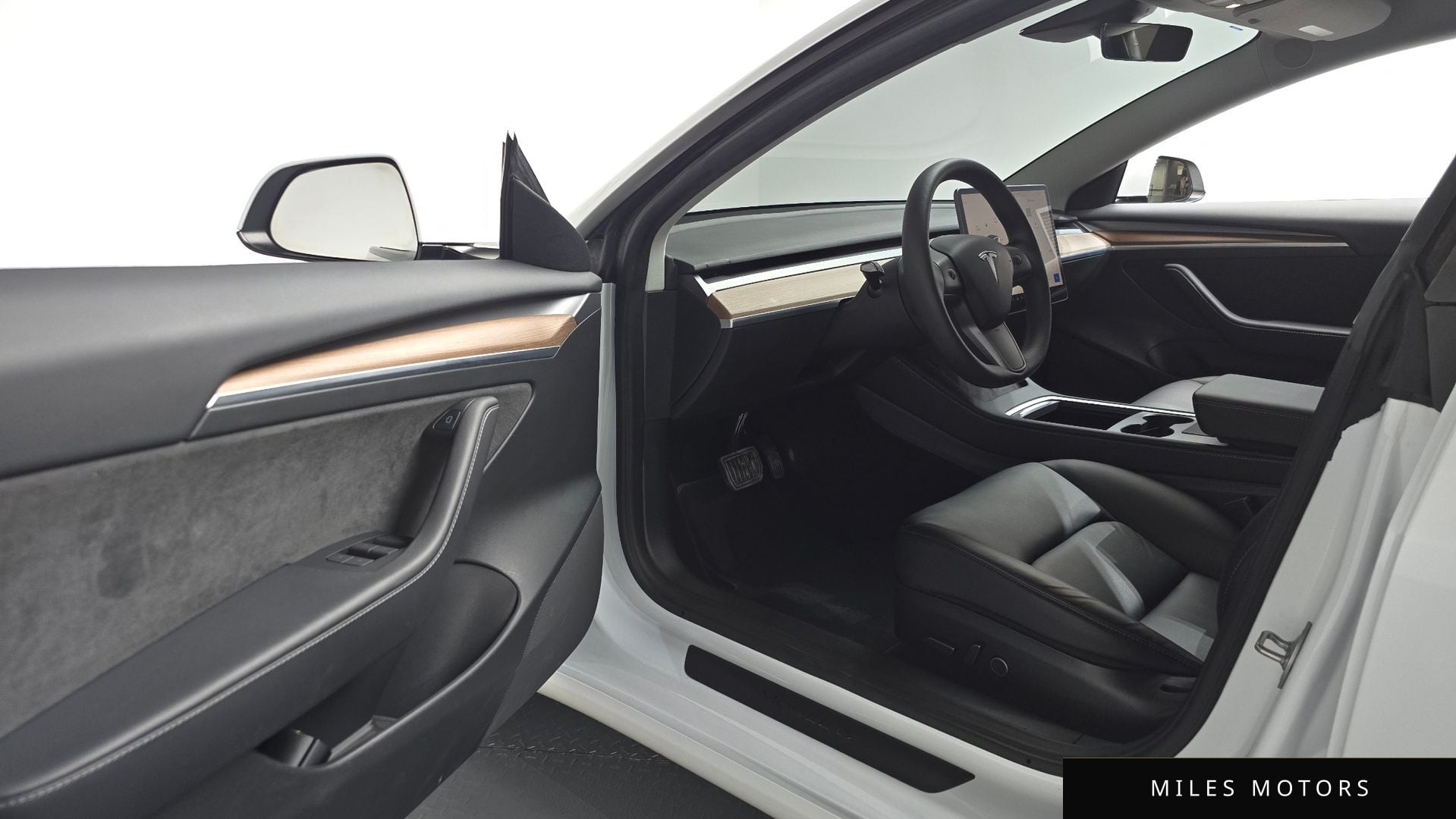 Tesla Model 3 2022 — миниатюра 12