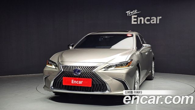 Лексус ES300h 2021 — миниатюра 3