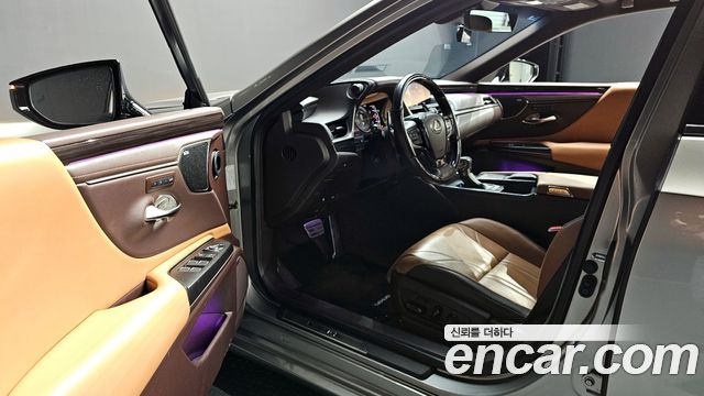 Лексус ES300h 2021 — миниатюра 13