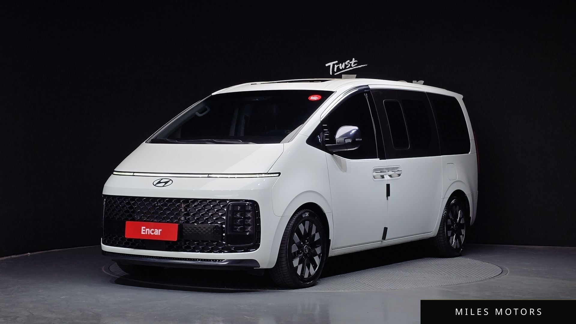 Hyundai Staria 2025 — фото 1 из 12