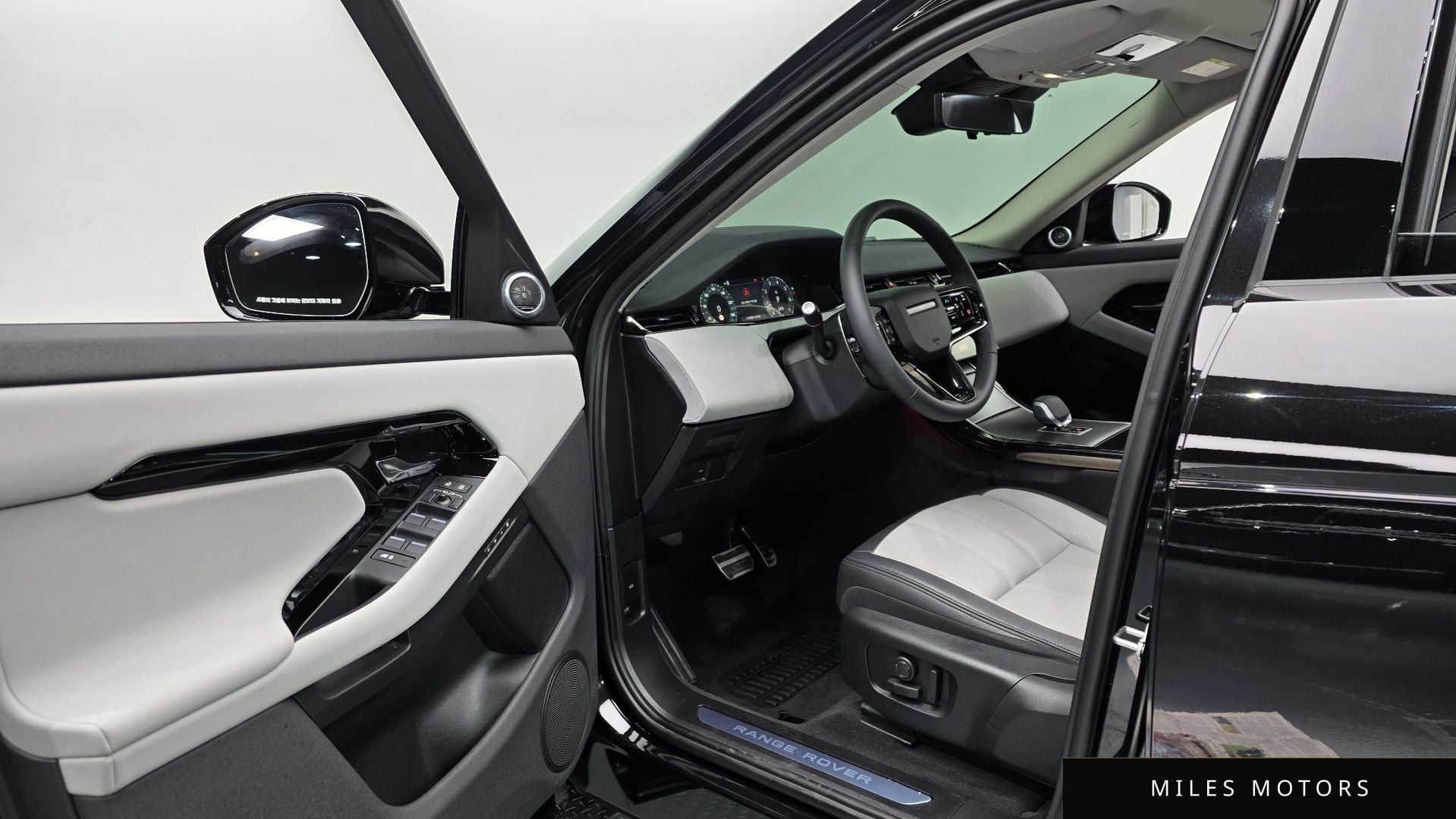 Land Rover Range Rover Evoque 2025 — миниатюра 10