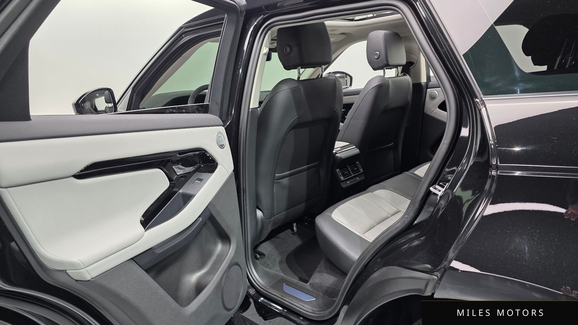 Land Rover Range Rover Evoque 2025 — миниатюра 12