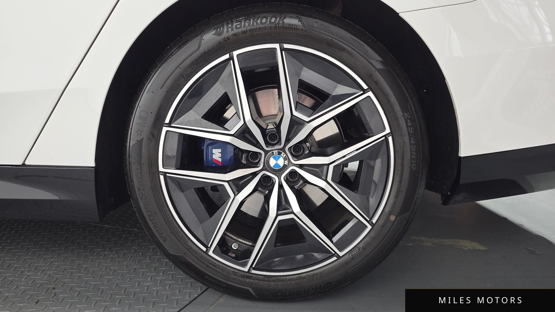 BMW 5 Series (G60) 2025 — миниатюра 7