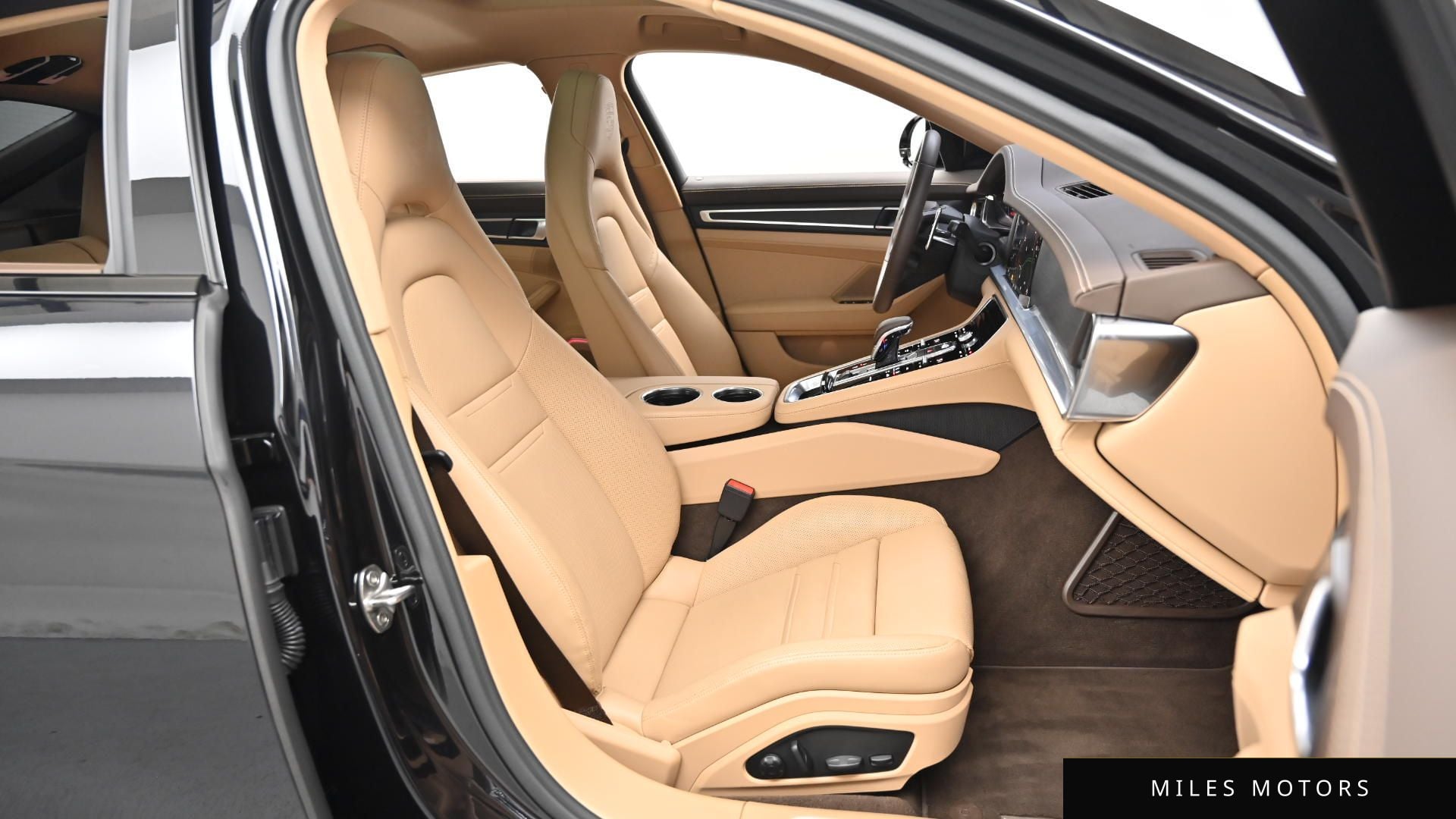 Porsche Panamera 2023 — миниатюра 10
