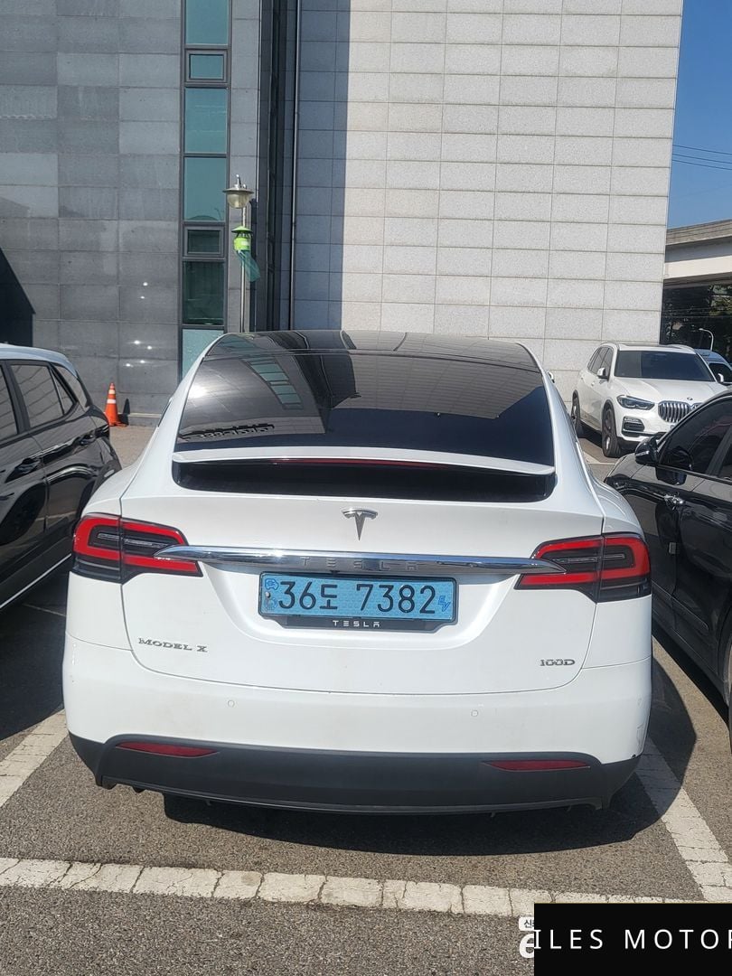 Tesla Model X 2019 — миниатюра 4