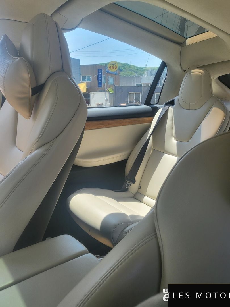 Tesla Model X 2019 — миниатюра 7