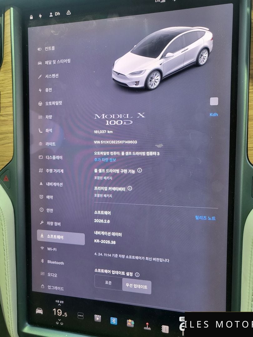 Tesla Model X 2019 — миниатюра 8