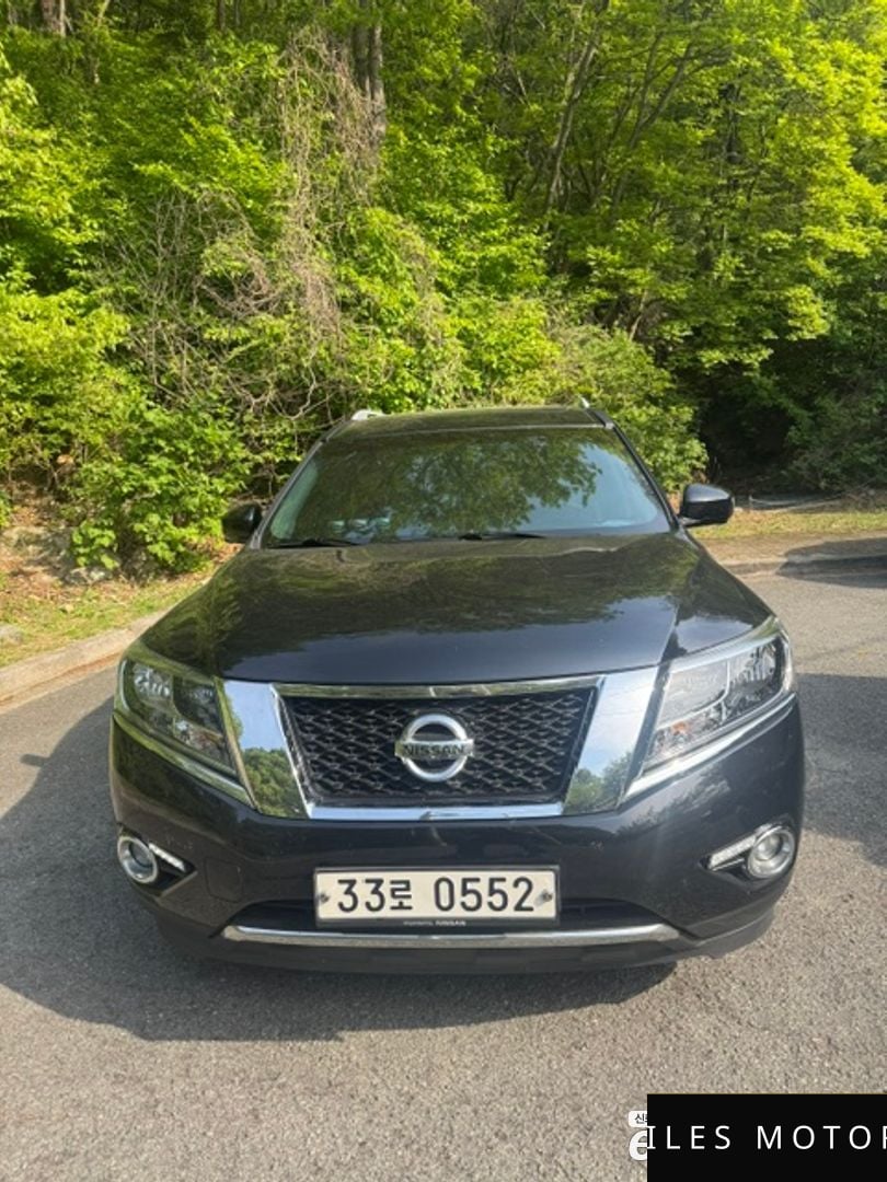 Nissan Pathfinder 2015 — миниатюра 3