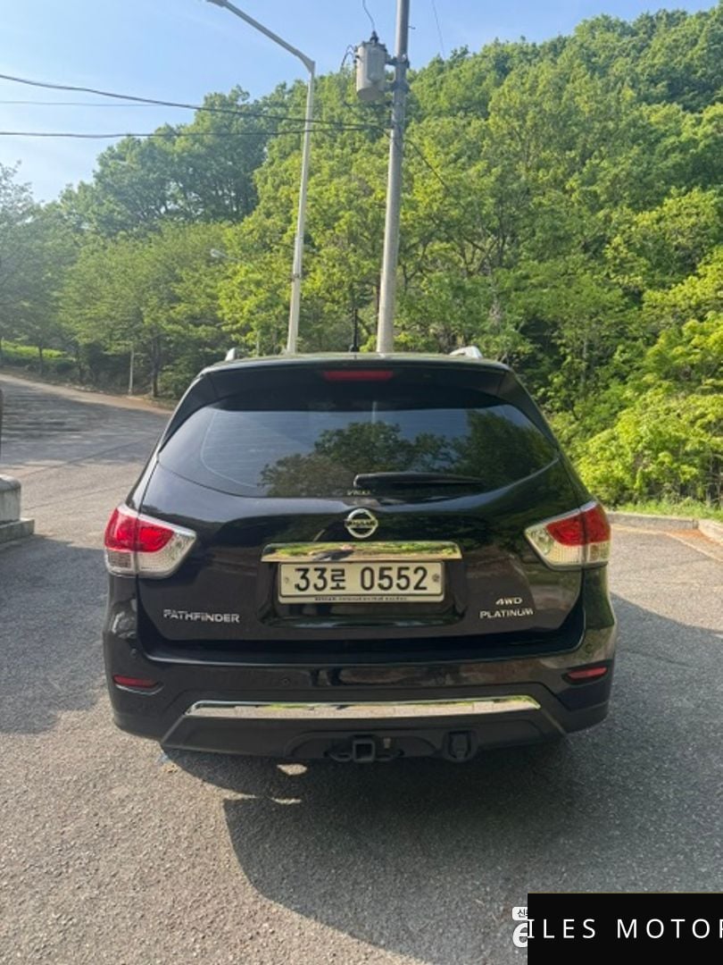 Nissan Pathfinder 2015 — миниатюра 4
