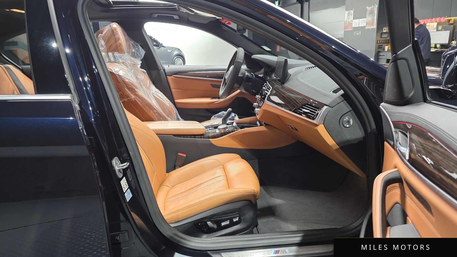 BMW 5 Series (G30) 2021 — миниатюра 16