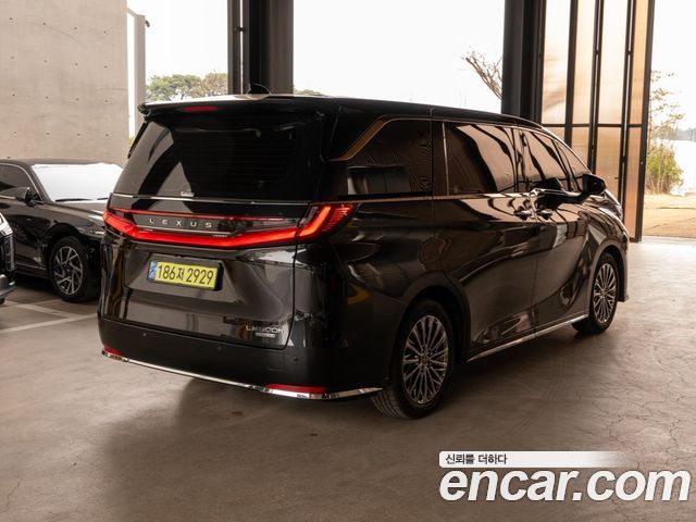 Лексус LM 2025 — миниатюра 2