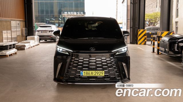 Лексус LM 2025 — миниатюра 3
