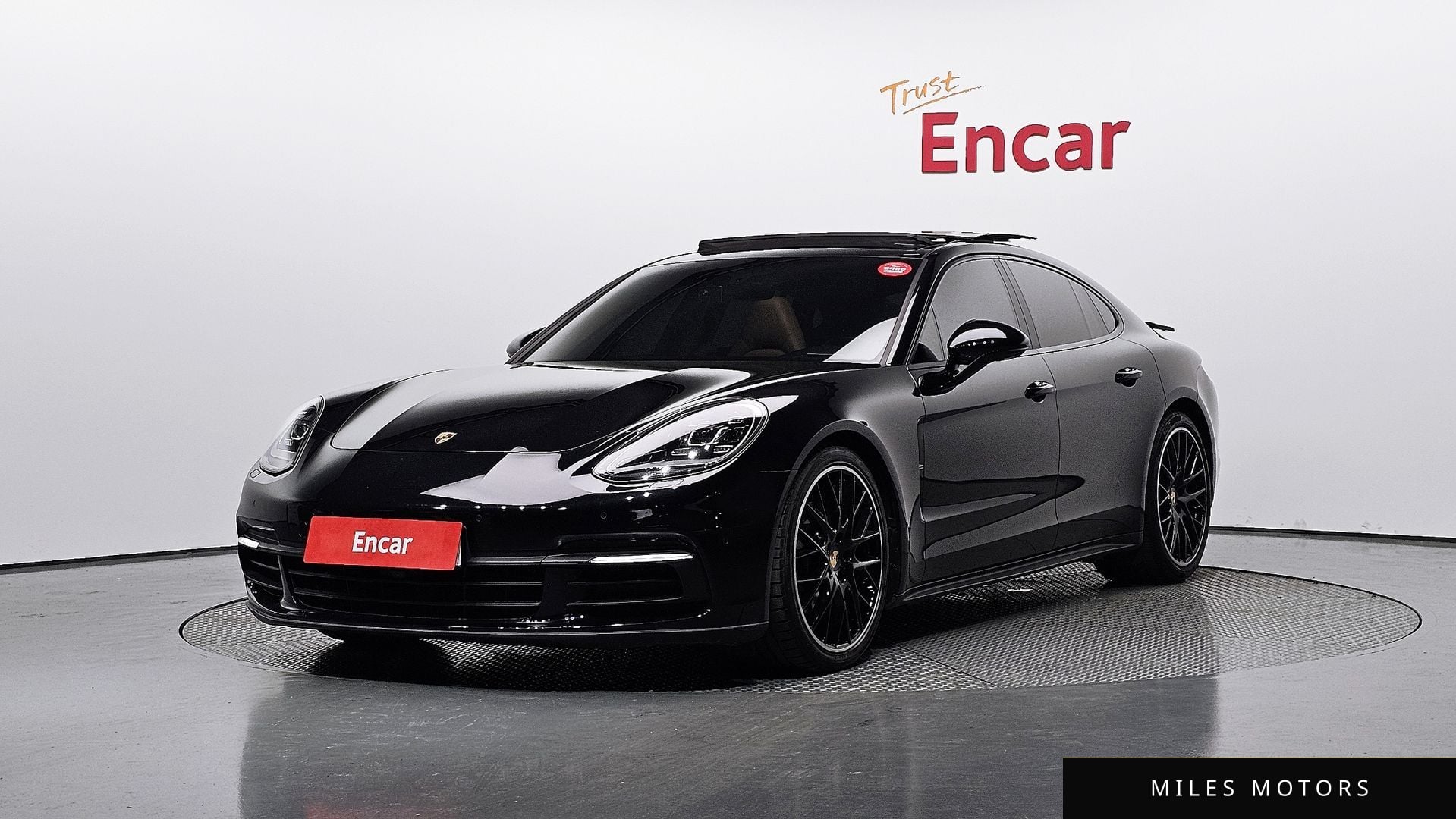 Porsche Panamera 2018 — фото 1 из 12