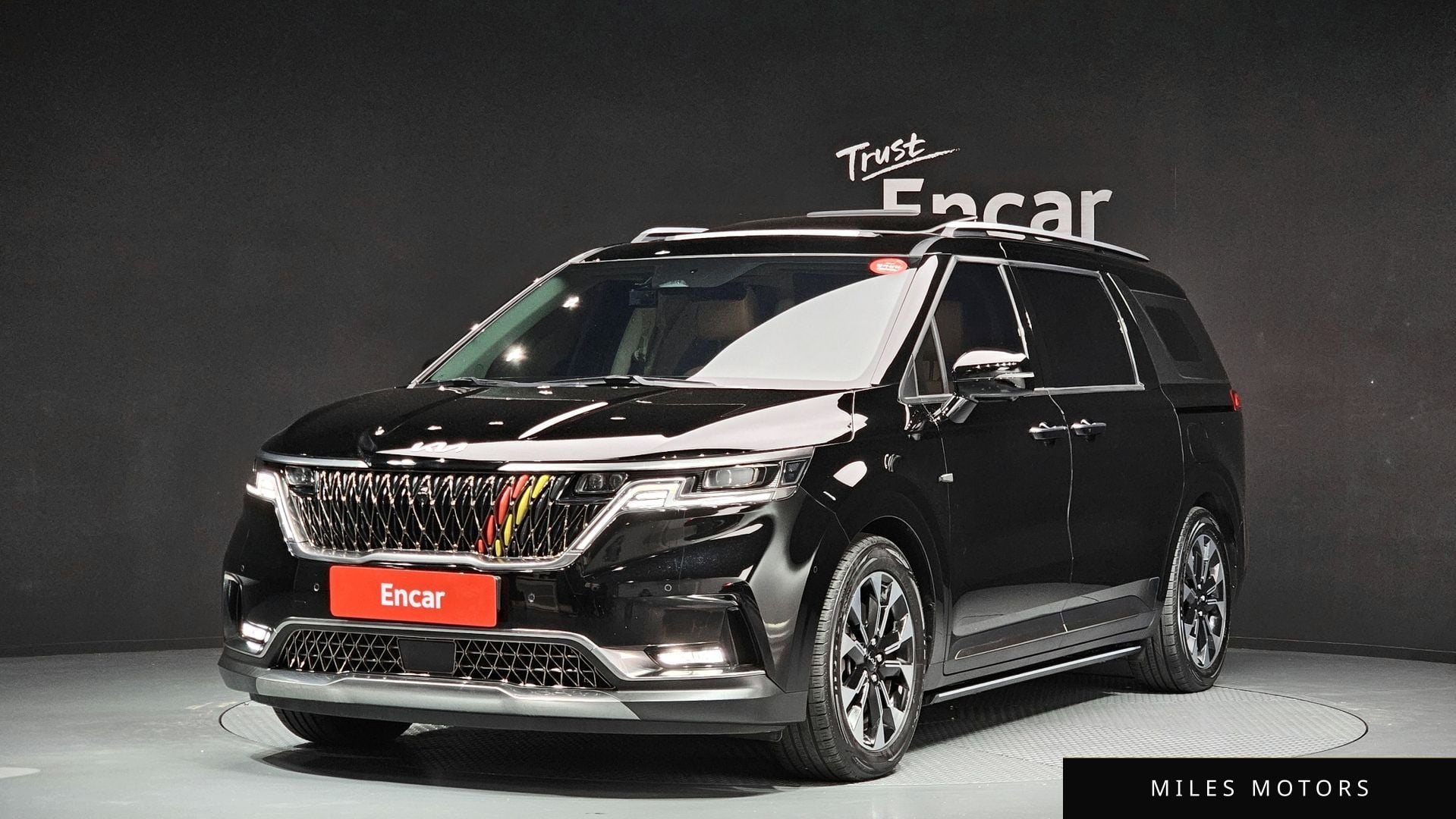 Kia Carnival 2023 — фото 1 из 12