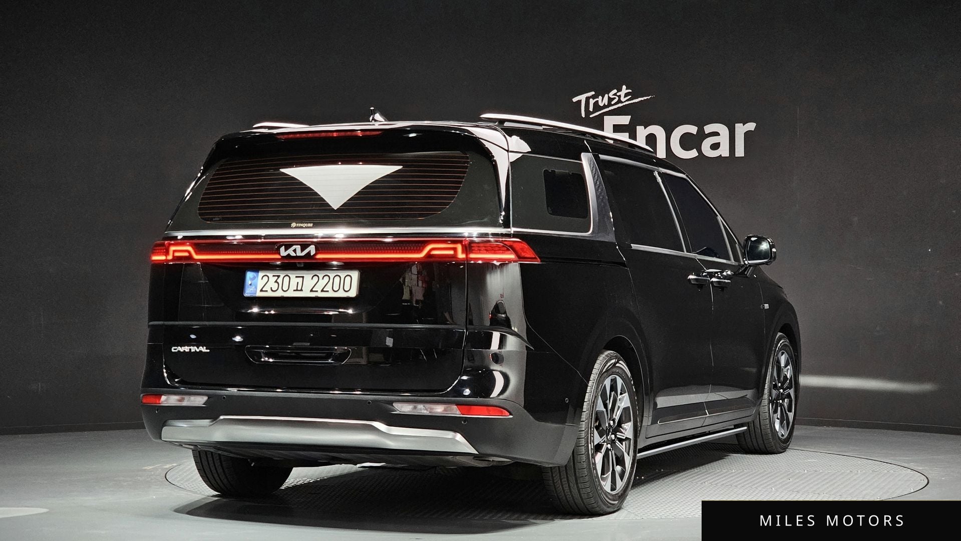 Kia Carnival 2023 — миниатюра 2