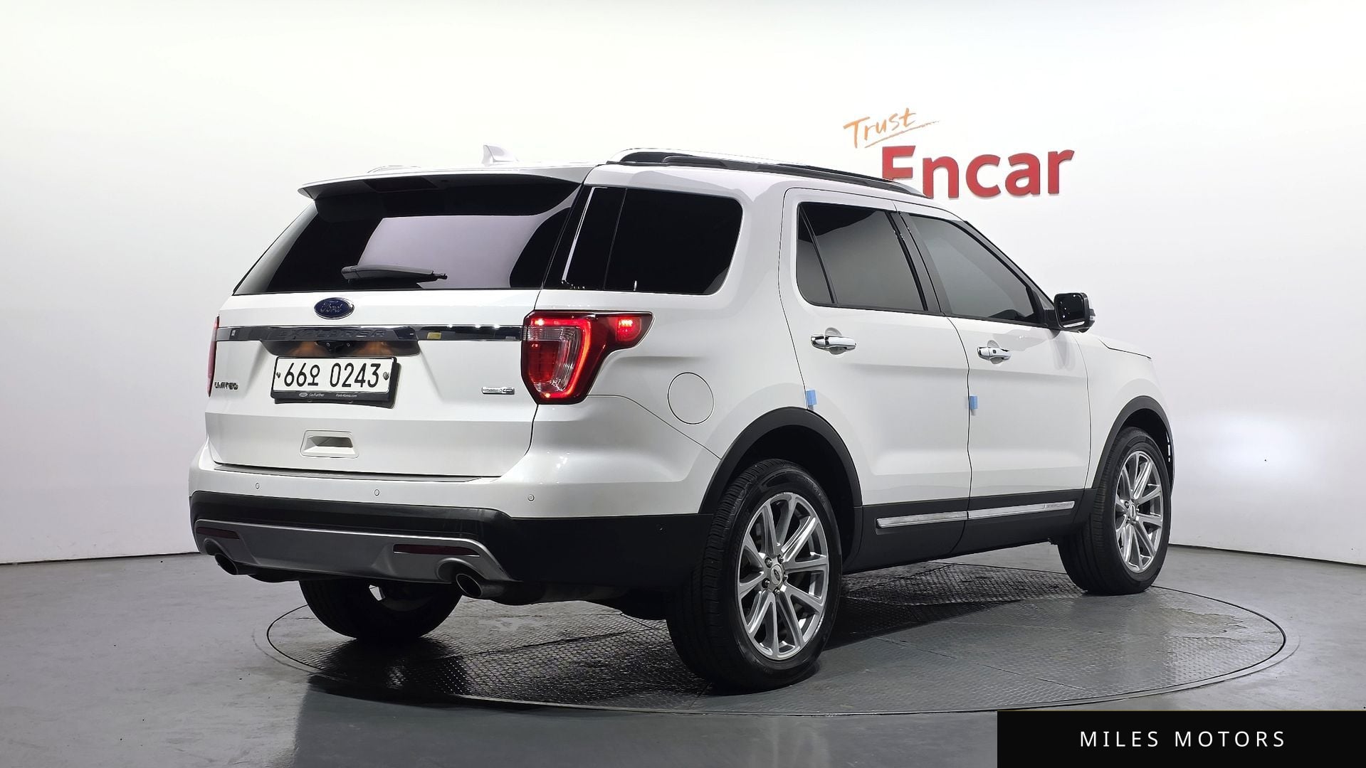 Ford Explorer 2016 — миниатюра 2