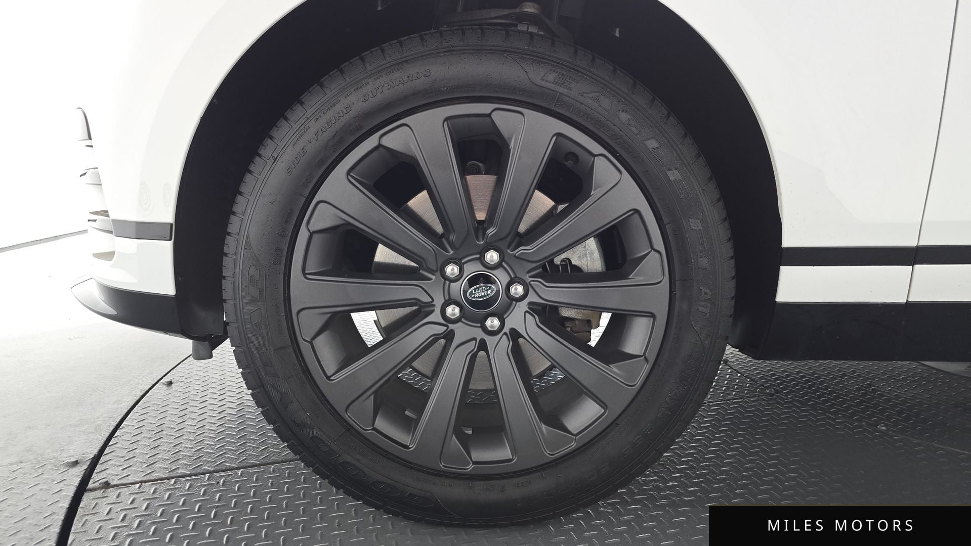 Land Rover Range Rover Velar 2023 — миниатюра 4