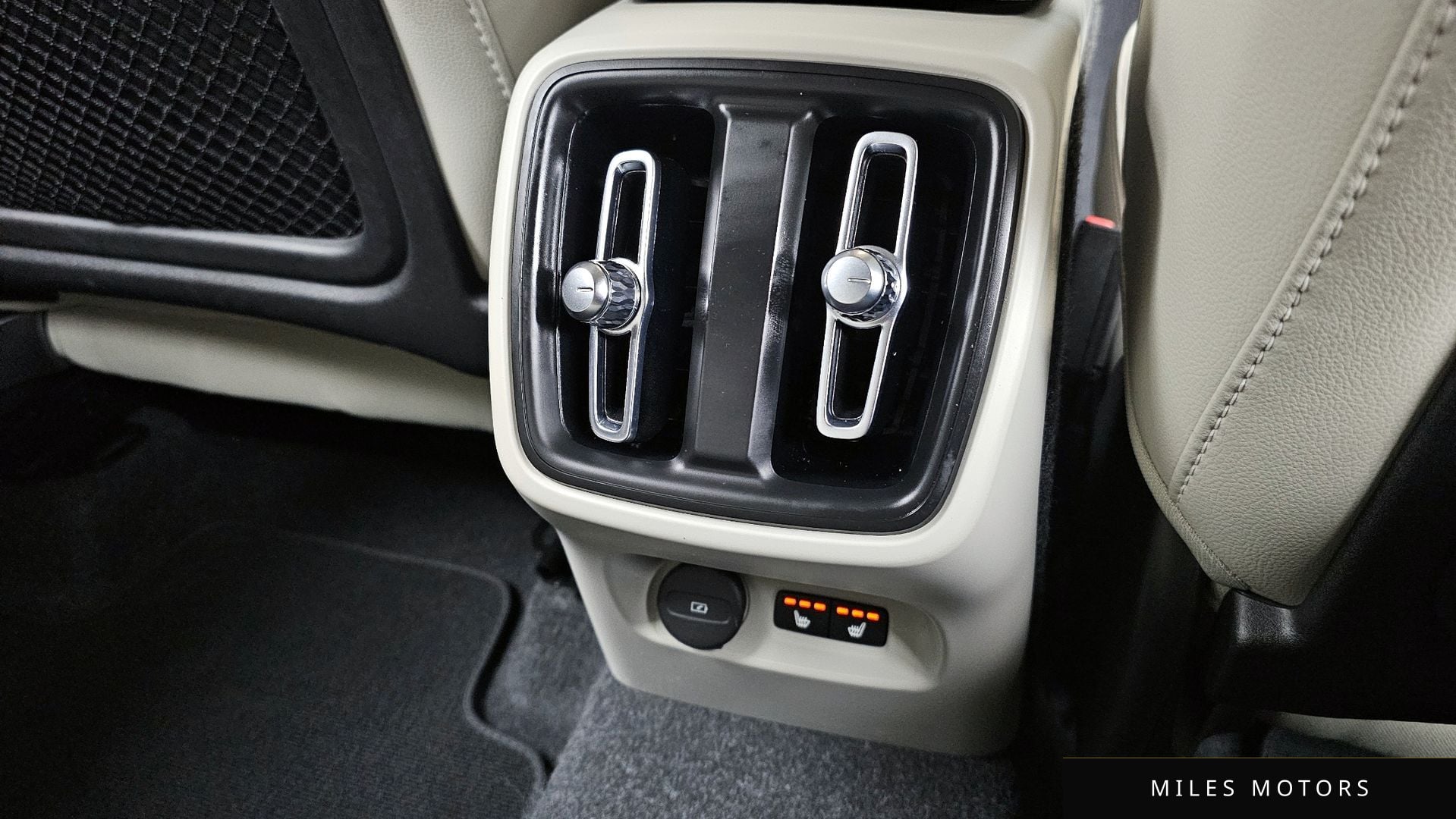 Volvo XC40 2024 — миниатюра 25
