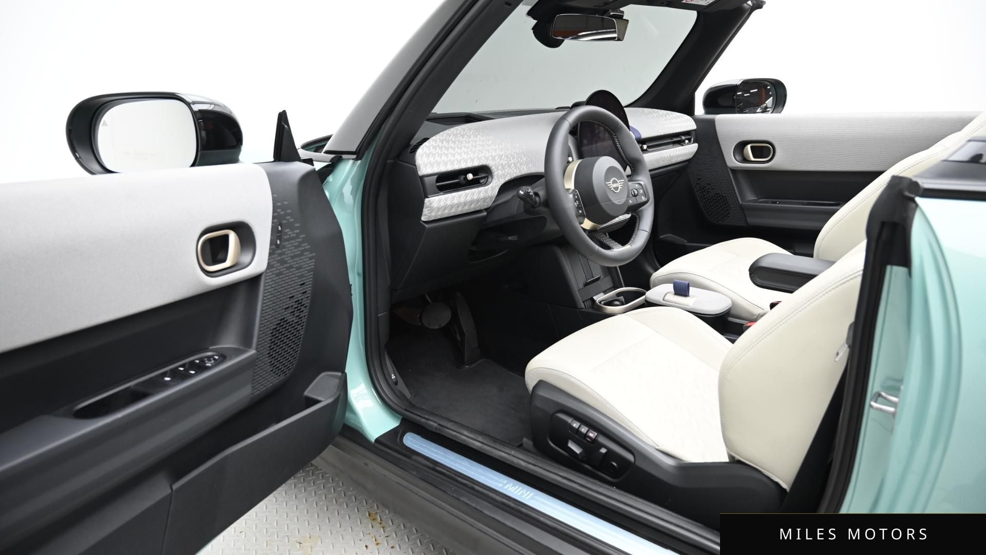 MINI Cooper Convertible 2025 — миниатюра 12
