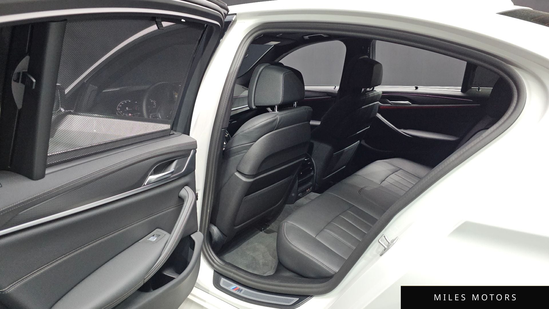 BMW 5 Series (G30) 2023 — миниатюра 17