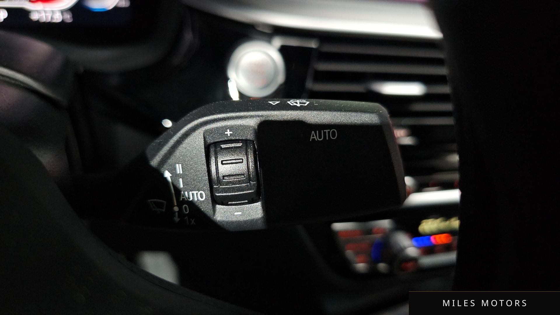 BMW 5 Series (G30) 2023 — миниатюра 31