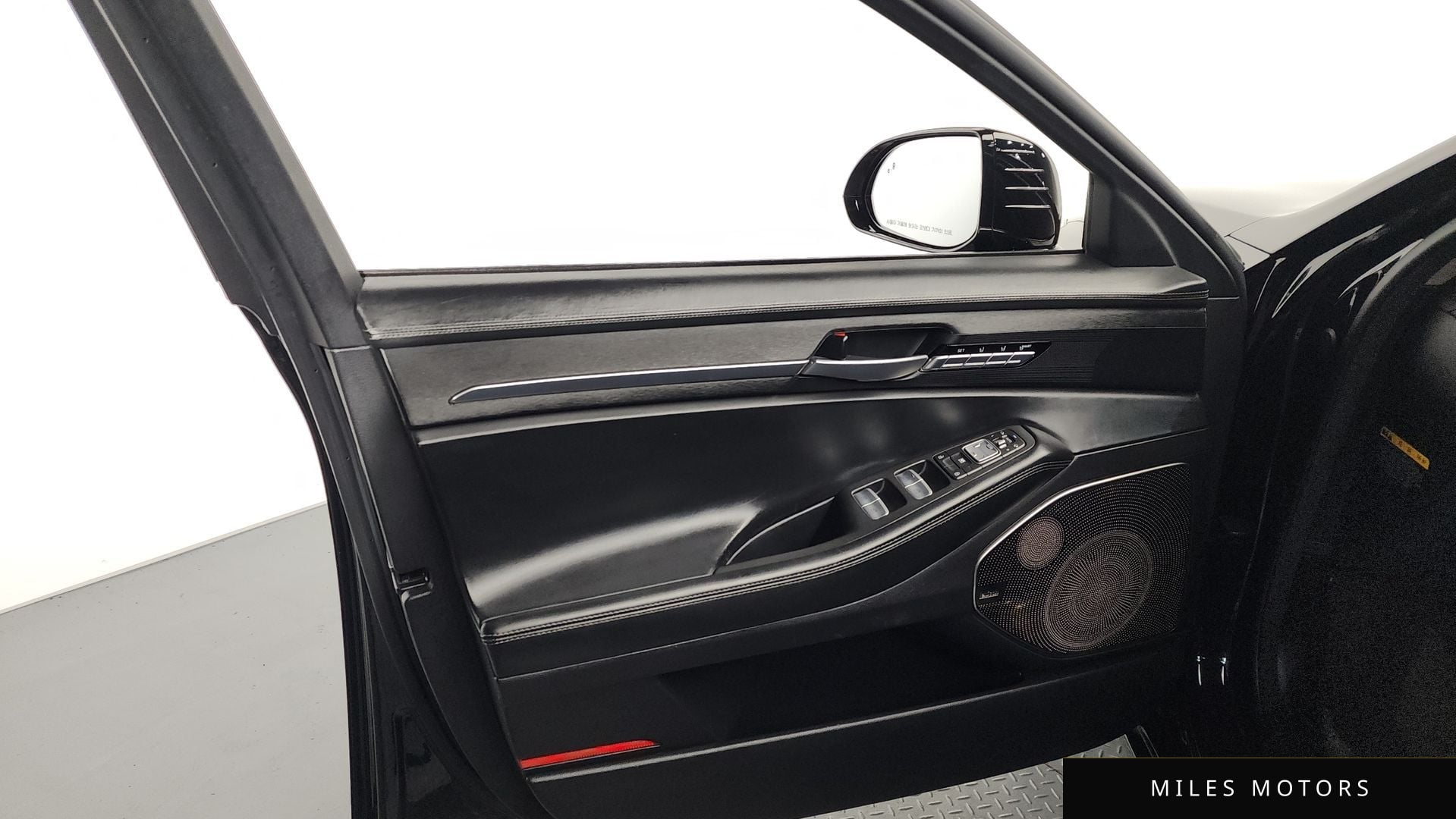 Genesis EQ900 2016 — миниатюра 14