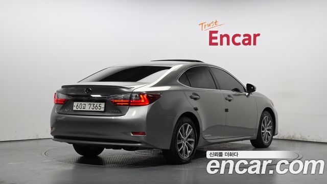 Лексус ES300h 2018 — миниатюра 2