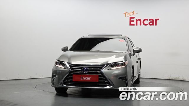 Лексус ES300h 2018 — миниатюра 3