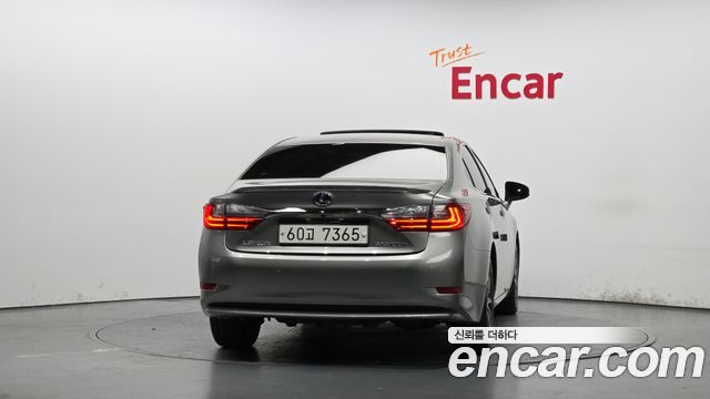 Лексус ES300h 2018 — миниатюра 4