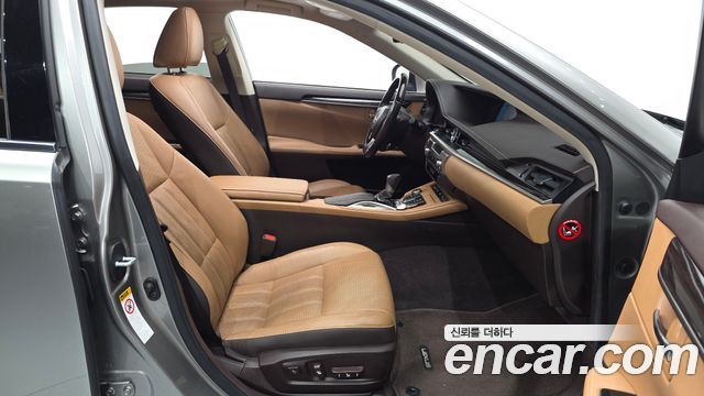 Лексус ES300h 2018 — миниатюра 10