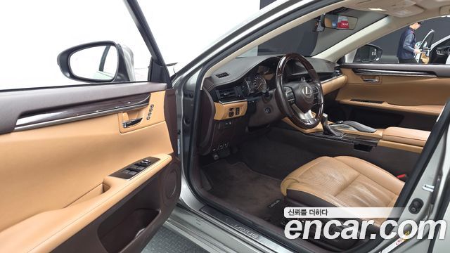 Лексус ES300h 2018 — миниатюра 11