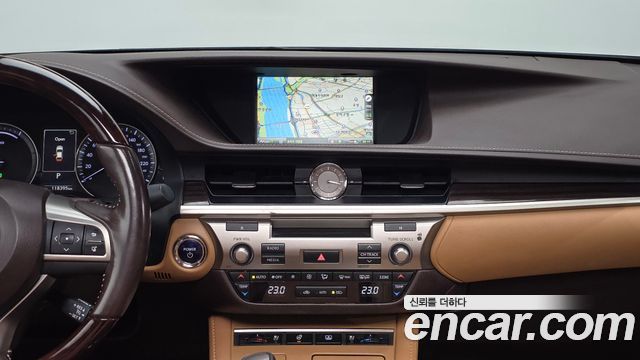Лексус ES300h 2018 — миниатюра 13