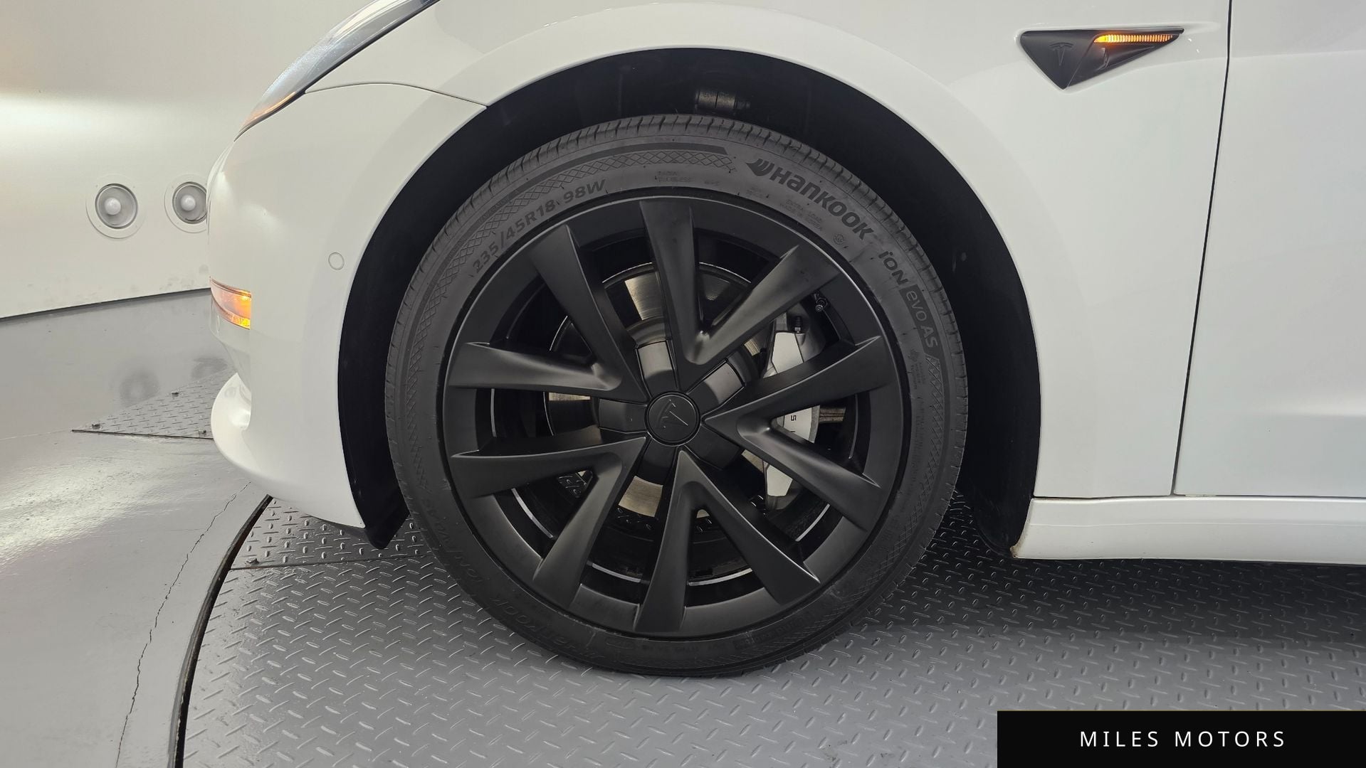 Tesla Model 3 2020 — миниатюра 5