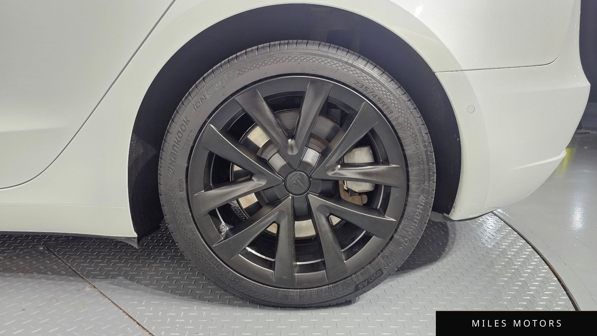 Tesla Model 3 2020 — миниатюра 7