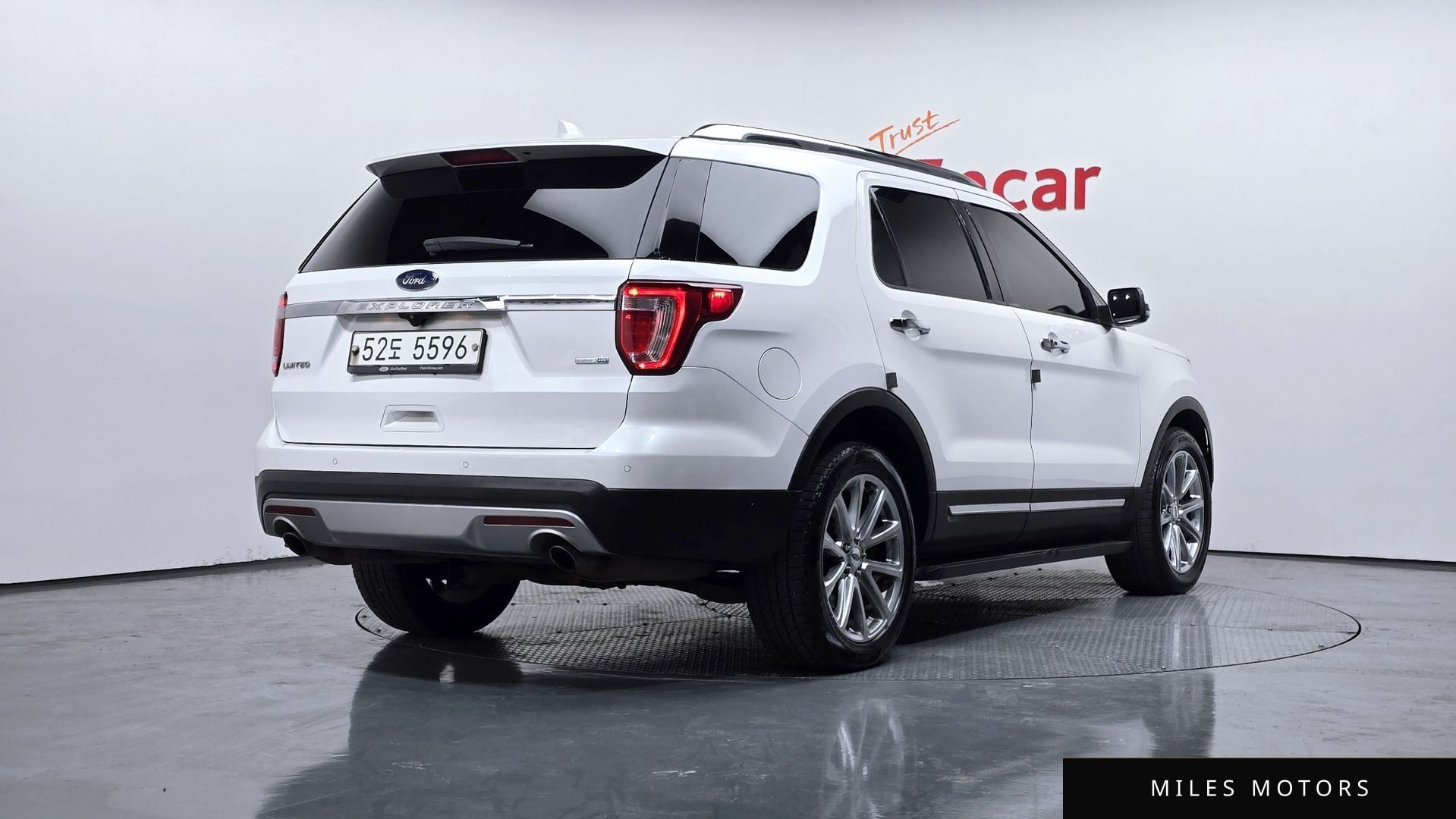 Ford Explorer 2017 — миниатюра 2