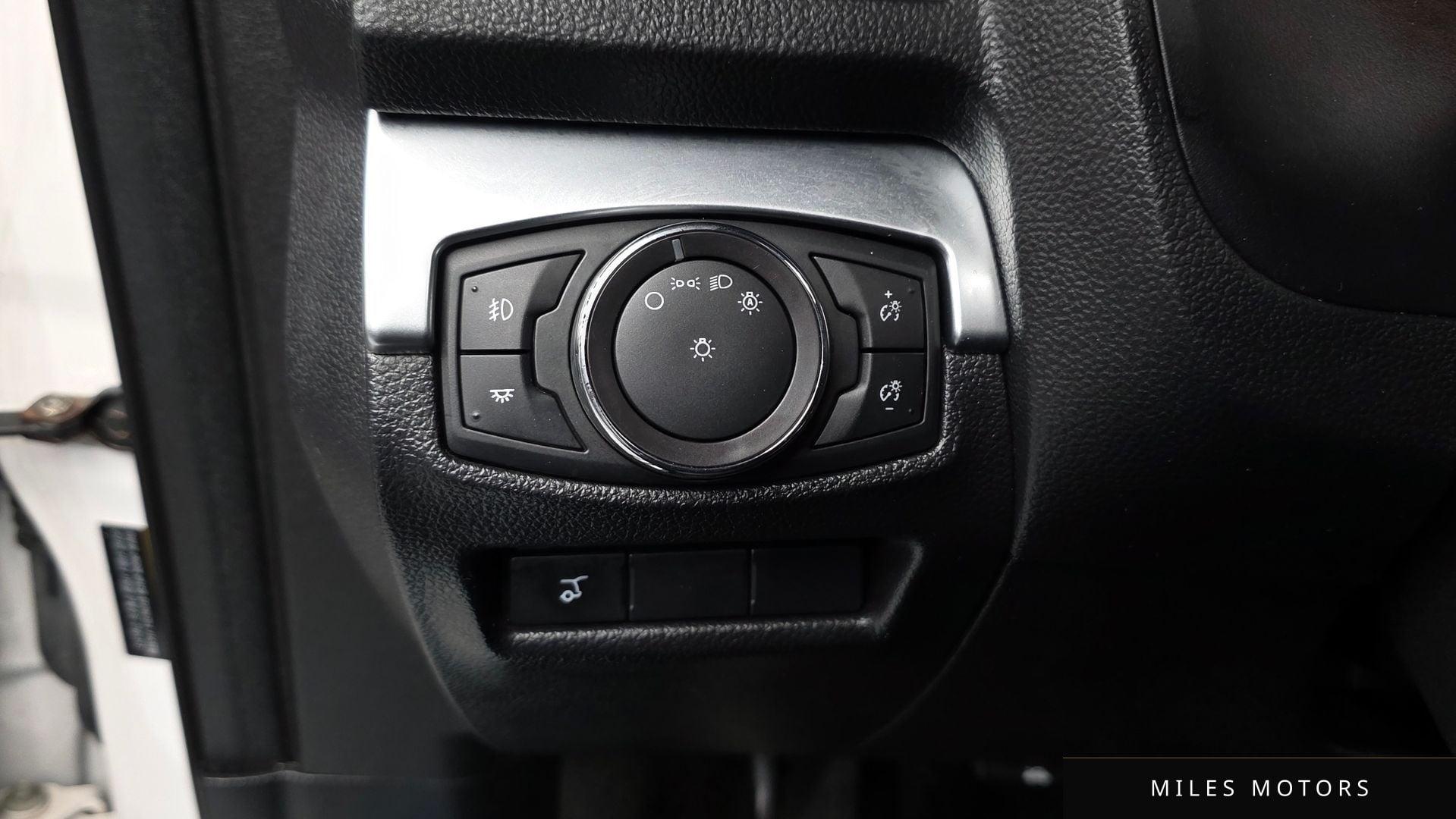 Ford Explorer 2017 — миниатюра 26